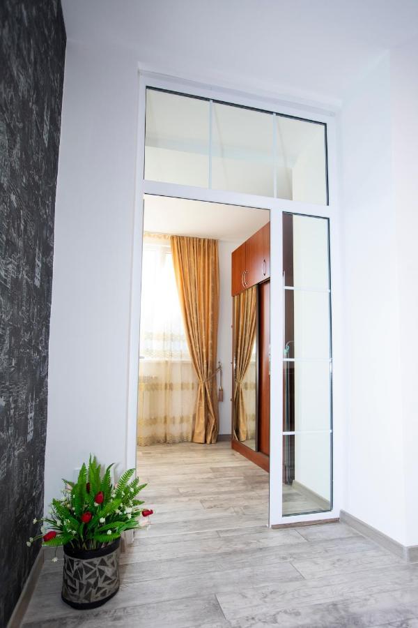 Modern Apartment In The Center With The View Of The Majestic Ararat Yerevan Luaran gambar