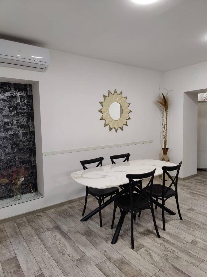 Modern Apartment In The Center With The View Of The Majestic Ararat Yerevan Luaran gambar